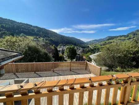 Chalet cosy rénové, 4 chambres, terrasse, wifi, parking, près village et ski-bus - Photo 25