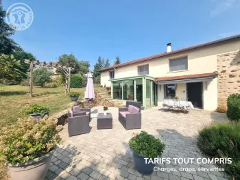 Gite à Saint Galmier,Gîte de charme avec terrasse, jardin et jeux - tout inclus, lits faits, linge fourni à Saint-Galmier FR-1-496-300 N°966808