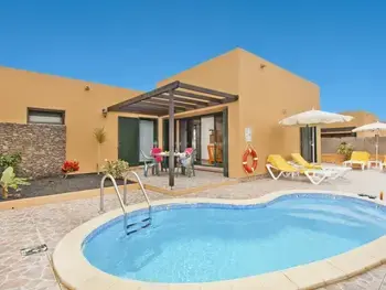 Villa en Corralejo,Maison Familiale avec Piscine Privée à Mi-Chemin entre Corralejo et El Cotillo, Capacité 4+1 Enfant ES-300-46 N°967943