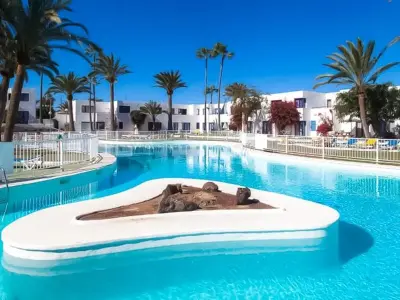 Appartement à Corralejo, Maison de vacances confortable avec piscine à Corralejo, proche plage et commodités - N°967944