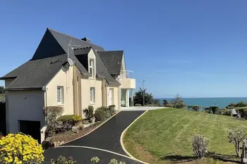 Haus in Plouha,Villa tout confort avec magnifique vue mer à 300 m de la plage Plouha FR-22580-05 N°968309