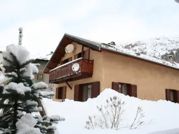 Chalet in Le Monêtier les Bains,Chalet spacieux 8 pers, 3 chambres, cheminée, Wi-Fi, BBQ FR-1-762-1 N°968749