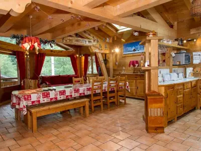 Appartement à Châtel, Chalet 8 pièces, 16 pers, proche village, parking, WiFi, animaux admis - L969162