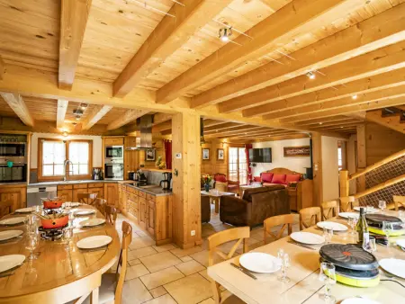 Chalet 4* pour 15 pers. avec jacuzzi, balcon et poêle à bois, proche du télécabine du Linga et Super-Châtel - Photo 1