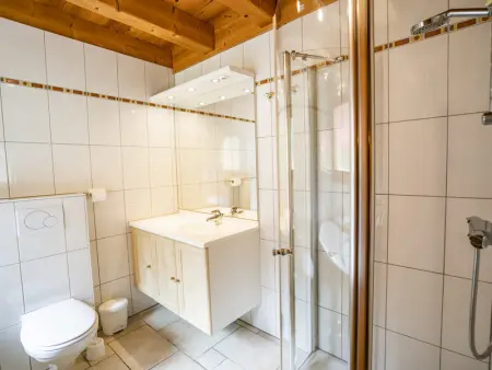 Chalet 4* pour 15 pers. avec jacuzzi, balcon et poêle à bois, proche du télécabine du Linga et Super-Châtel - Photo 8