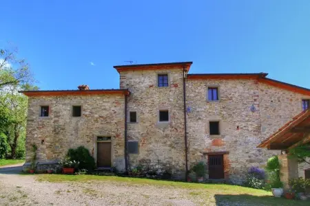 Farmhousecrick, Gîte rustique à Monte Santa Maria Tiberina avec terrasse - Photo 1