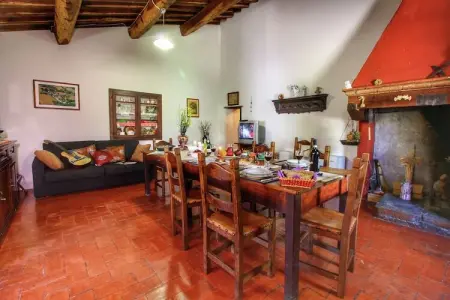 Farmhousecrick, Gîte rustique à Monte Santa Maria Tiberina avec terrasse - Photo 3