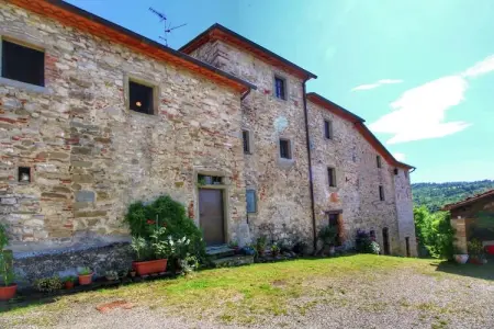 Farmhousecrick, Gîte rustique à Monte Santa Maria Tiberina avec terrasse - Photo 6