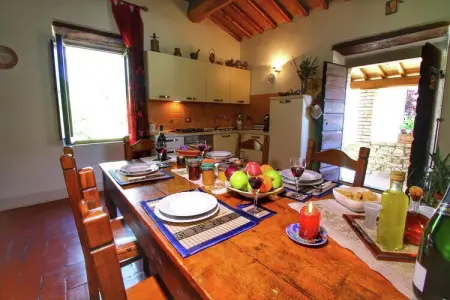 Farmhousecrick, Gîte rustique à Monte Santa Maria Tiberina avec terrasse - Photo 9