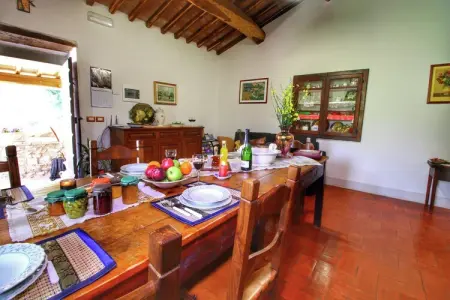Farmhousecrick, Gîte rustique à Monte Santa Maria Tiberina avec terrasse - Photo 11