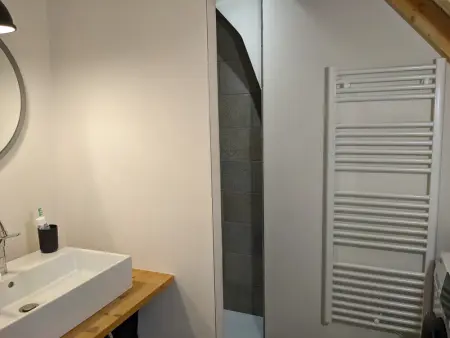 Centre Village · Appartement Rénové  · Wifi Inclus - Photo 8