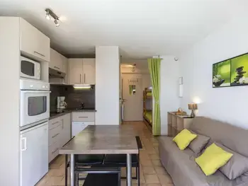 Apartamento en Gourette,Charmant T2 avec balcon, coin nuit, kitchenette équipée et accès direct aux activités de montagne. FR-1-400-120 N°969965