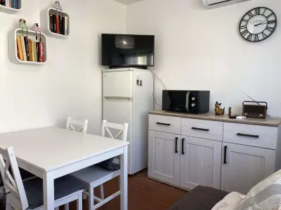 Appartement à Balaruc les Bains, Appartement T2 avec Wifi, Proche Thermes et Commodités, Parking, Classé 2 Étoiles - L970896