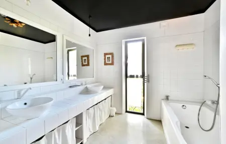 house with swimming pool, Maison 8 personnes à Blauzac - Photo 23