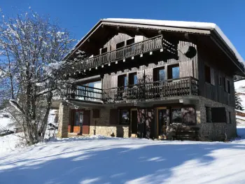 Chalet a Notre Dame de Bellecombe,Chalet spacieux 8 pièces, 14 personnes, prés des pistes, parking FR-1-595-93 N°973071