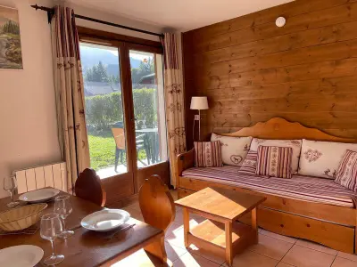 Appartement à Samoëns, Appartement Calme avec Piscine, Terrasse et Skibus Proche Centre Samoëns - L973181