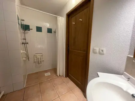 Appartement Calme avec Piscine, Terrasse et Skibus Proche Centre Samoëns - Photo 8