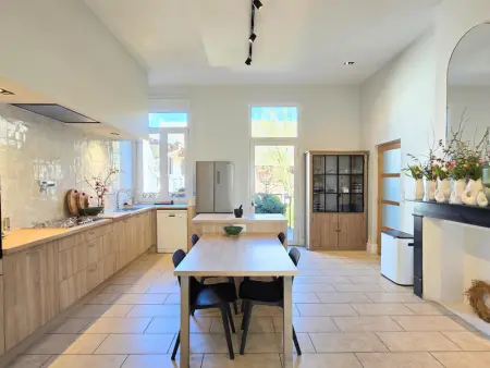 Grande Maison Bourgeoise avec Cour Privative, 5 Chambres, WiFi, Proche Commerces et Nature - Photo 1