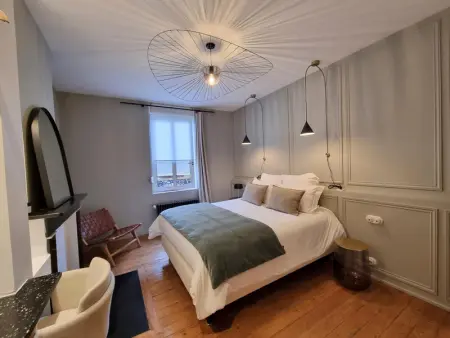 Grande Maison Bourgeoise avec Cour Privative, 5 Chambres, WiFi, Proche Commerces et Nature - Photo 17