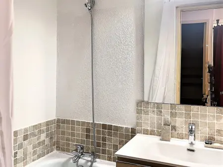 Appartement lumineux avec balcon, au pied des pistes, accès piscine, idéal pour 6 personnes - Photo 11