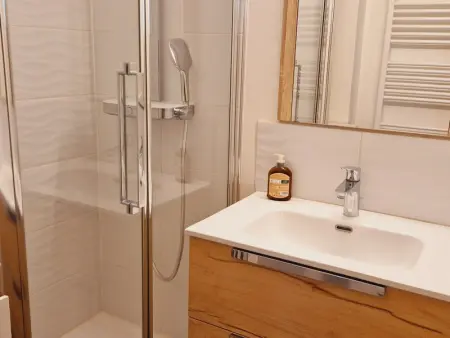 Charmant appart. 2p avec balcon, proche pistes et commerces - Photo 3