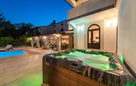 Villa Casa Travertina, Maison 10 personnes à Tinjan - Photo 13