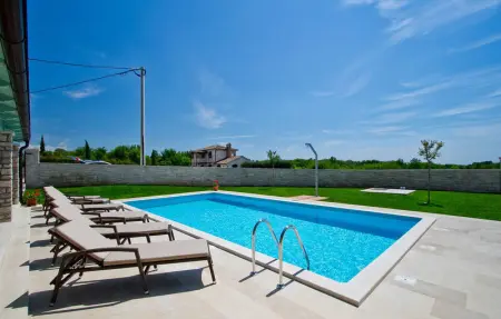 Villa Luca, Maison 10 personnes à Tinjan - Photo 2