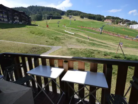 Studio rénové au pied des pistes avec balcon et cuisine équipée - Photo 11