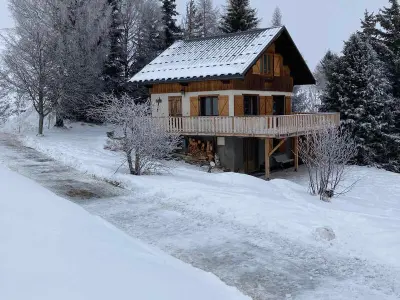 Chalet à La Toussuire, Chalet typique 3 chambres, près des pistes et ensoleillé, avec Wifi et parking - L975019