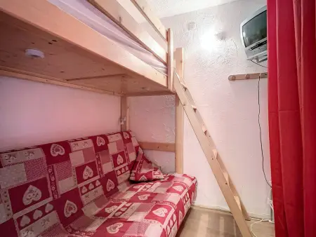 Studio cosy au pied des pistes avec balcon, proche remontées, piscine chauffée et commodités - Photo 9