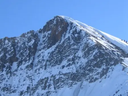 Studio cosy au pied des pistes avec balcon, proche remontées, piscine chauffée et commodités - Photo 15