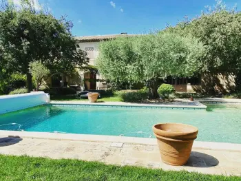 Casa a Carpentras,Mas avec Jardin, Piscine, 5 Chambres et 4 Salles de Bain à Carpentras, Proche Mont Ventoux FR-1-767-7 N°975227