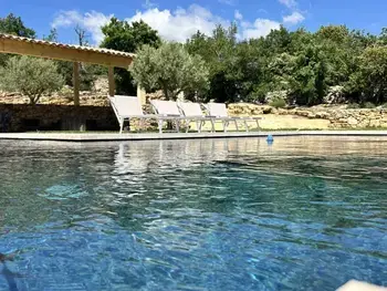 Villa à Viens,Villa moderne avec piscine chauffée, parfaite pour 6 pers. à Viens, Luberon FR-1-767-8 N°975228