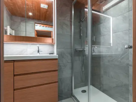 Grand appartement 4 pièces avec piscine, sauna et WiFi proche des pistes - Photo 7