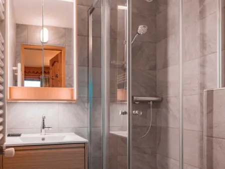 Grand appartement 4 pièces avec piscine, sauna et WiFi proche des pistes - Photo 13