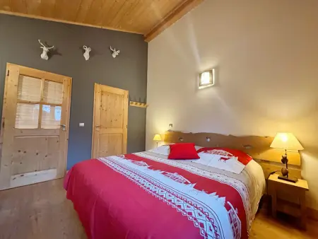 Duplex spacieux avec terrasse, piscine couverte et cheminée à Samoëns - Photo 2