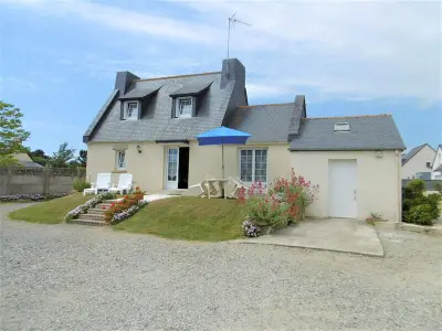 Maison à Sarzeau, Maison cosy à 500m de la plage avec jardin privé, 3 chambres, parking et BBQ - L975901