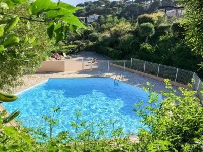 Appartement à Sainte Maxime, Appartement avec piscine et terrasse ensoleillée, acceptant les animaux - L975929