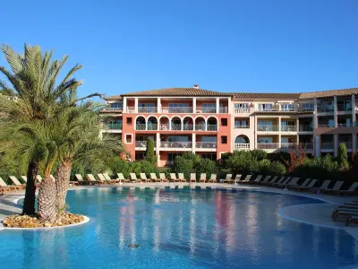 Appartement à Les Issambres, Ravissant T2 avec piscine, climatisation et parking - Proche plages et port - L975930