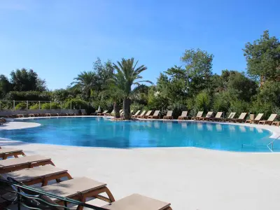 Appartement à Les Issambres, Charmant T2 climatisé avec terrasse et piscine, proche plages et commerces - L975962