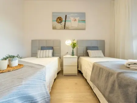 Superbe Appartement Central à La Pineda avec Piscine, Jardin et Proche Plage - Photo 13