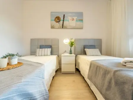 Superbe Appartement Central à La Pineda avec Piscine, Jardin et Proche Plage - Photo 14