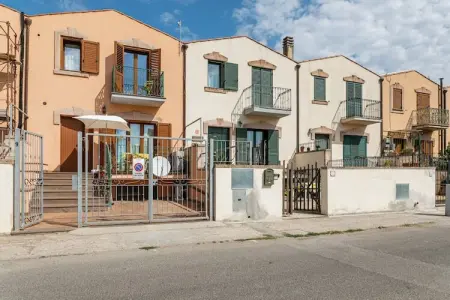 Casa Santa Giusta, Séjour relaxant à Bosa avec véranda - Photo 5