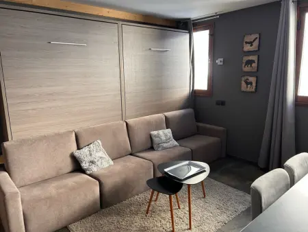 Appartement à Flaine, Studio Rénové avec Kitchenette Équipée, Proche des Pistes et Commerces, Casiers à Ski - L977330