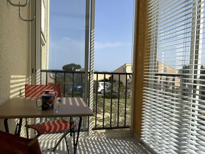 Appartement à Fleury Saint Pierre la Mer, Charmant T2 avec Balcon et Parking à 800m de la Plage - St Pierre la Mer - L977441