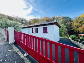 Maison à Hasparren,Maison familiale au cœur d'Hasparren, 2 chambres, 2 salles d'eau, jardin clôturé, animaux acceptés FR-1-495-131 N°977446