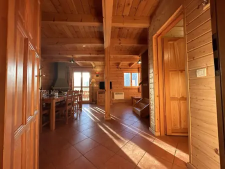 Superbe chalet pour 8 pers. près pistes et commerces, cheminée, terrasse, piscine, navette, ménage inclus - Photo 2