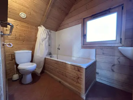 Superbe chalet pour 8 pers. près pistes et commerces, cheminée, terrasse, piscine, navette, ménage inclus - Photo 18
