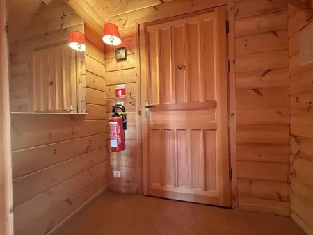 Superbe chalet pour 8 pers. près pistes et commerces, cheminée, terrasse, piscine, navette, ménage inclus - Photo 25