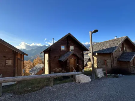 Superbe chalet pour 8 pers. près pistes et commerces, cheminée, terrasse, piscine, navette, ménage inclus - Photo 27